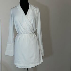 HL AFFAIR Solid Wrap Dress.
